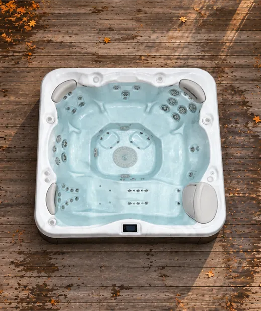 Höstlig träterrass med Platinum-spa 779