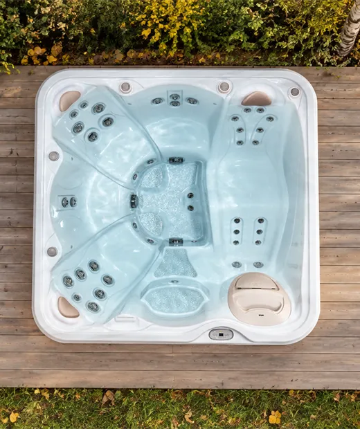 Serenity-spa i svensk höstträdgård
